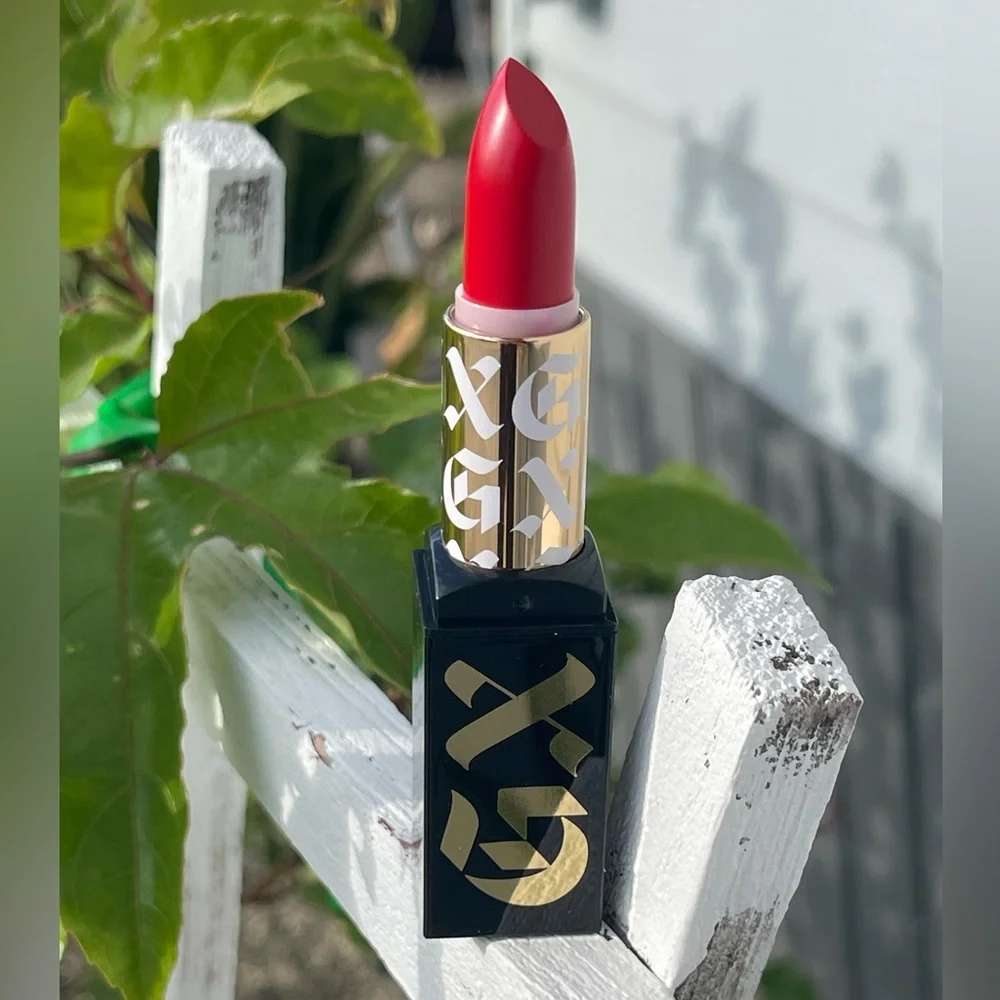 GXVE By Gwen Stefani Anaheim Shine Satin Lipstick In Loara (Orange Red)